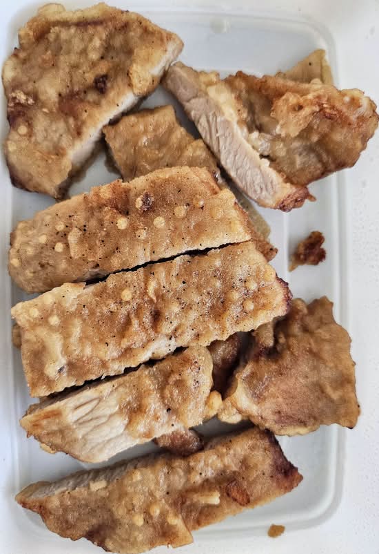 F18. Deep-Fried Pork Chop 香酥排骨